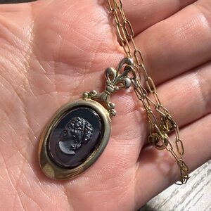 Vintage Gold-Tone Cameo Pendant Necklace - Black Cameo